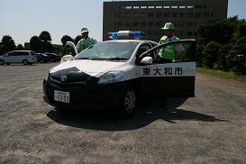 写真：青色回転灯パトロールカー