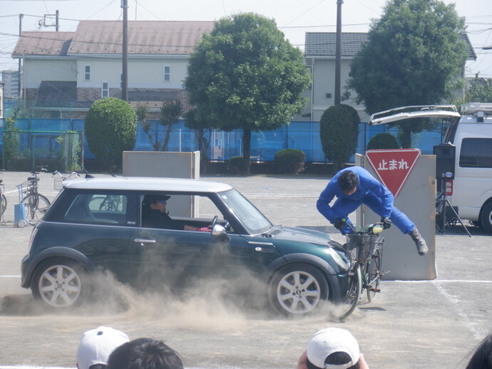 一時停止を無視した自転車の交通事故