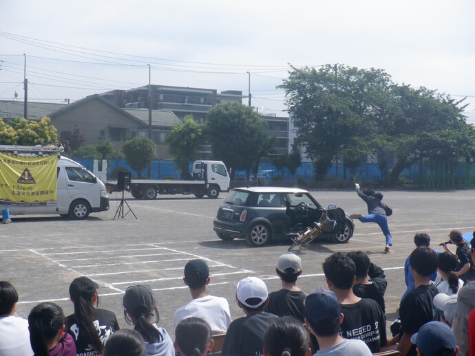 駐車車両を追い越そうとした自転車の交通事故