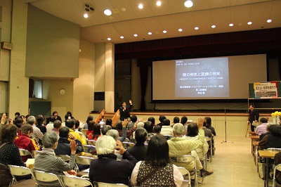 写真：平成26年度障害者理解促進事業の様子　講演