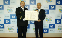 写真：中澤俊之さんと尾崎市長