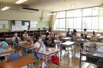 写真：第九小学校の分散登校時の給食時