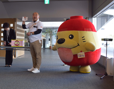 抽選会の様子の写真