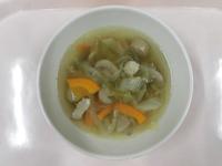 皮付き野菜を使ったスープの写真