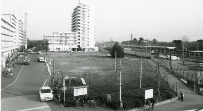 写真：整備工事前の玉川上水駅前広場予定地