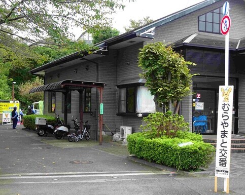 写真:移動交番車(2)