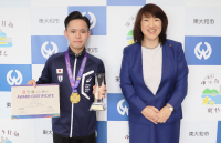 写真:大木宙さん(左)