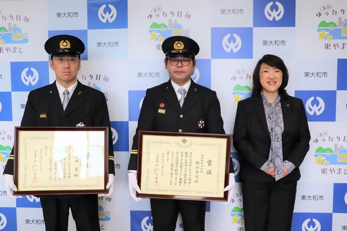 写真：石川真さんと板谷智史さんと和地市長