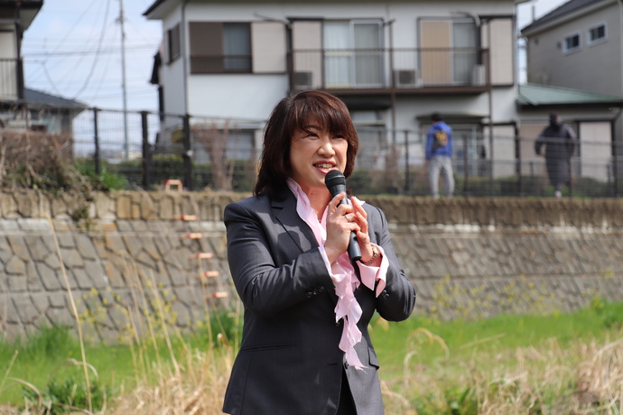 写真：挨拶する和地市長