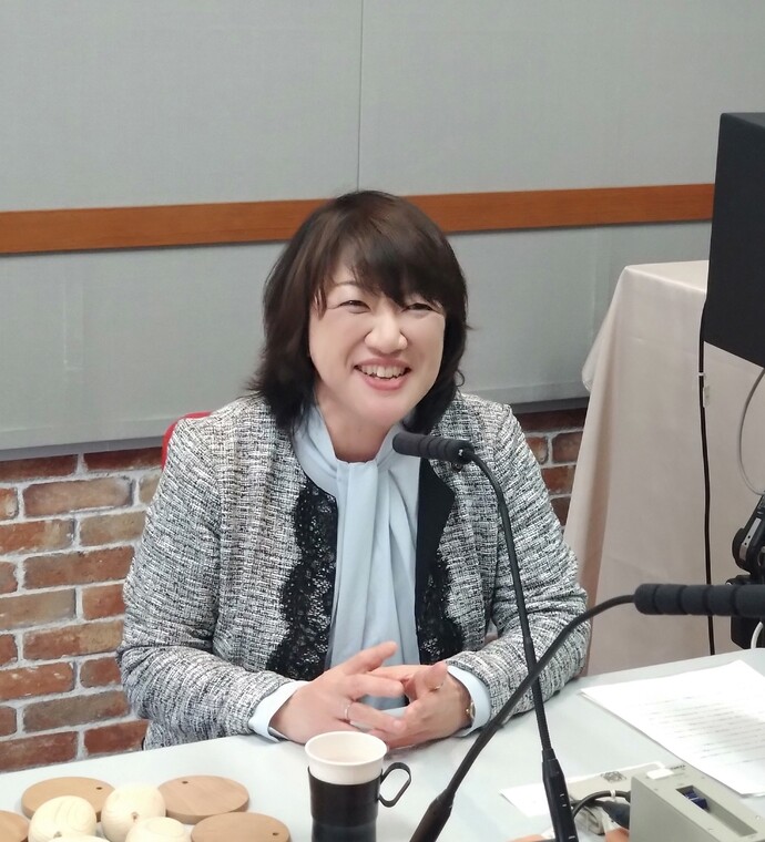 写真：収録中の和地市長