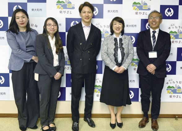 写真：株式会社Bot　Expressの皆様と和地市長