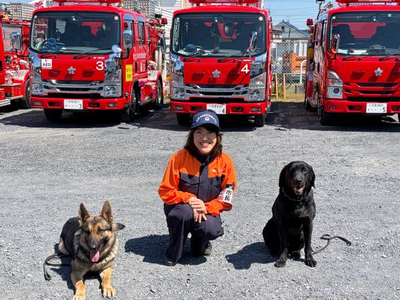 写真:警視庁警備犬と和地市長