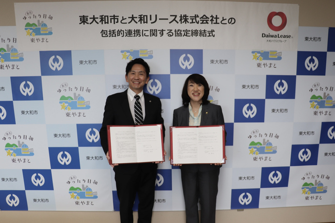 写真:執行役員小野寺様と和地市長